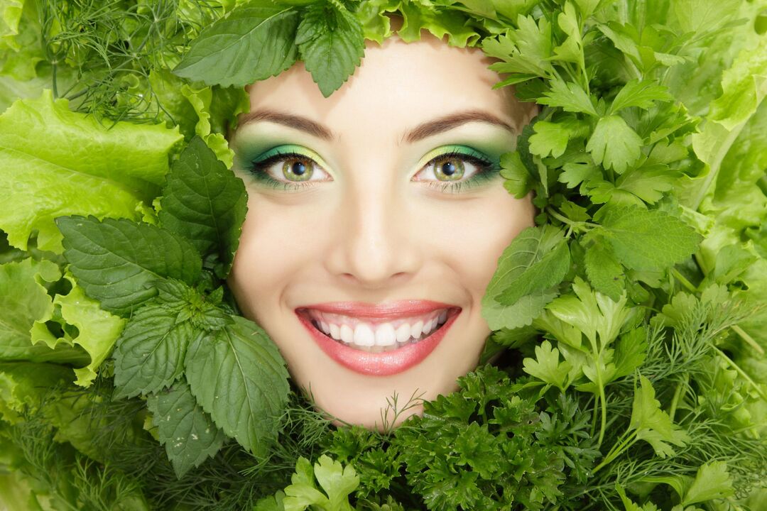 Ung, sunn og vakker ansiktshud takket være bruk av nyttige urter